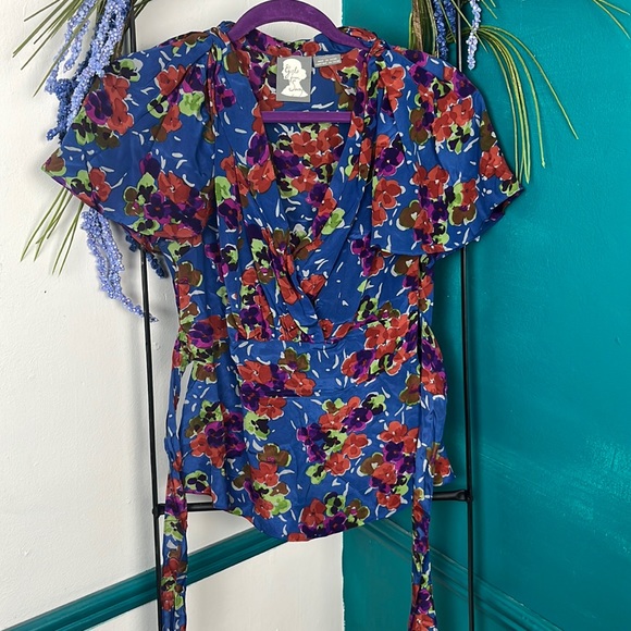 Tops - Girls from Savoy Anthropologie
Blue Floral Silk Tie Waist Top blouse sz 4